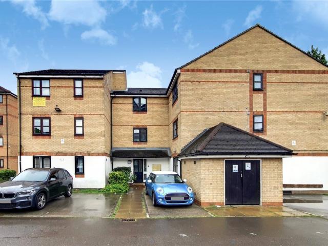 Flat for rent in London Borough of Enfield, Greater London