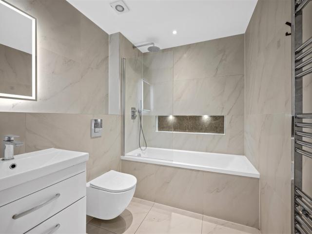 Flat for rent in Gorse Hill, Swindon
