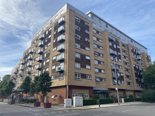 Flat for rent in Lee Chapel, Essex