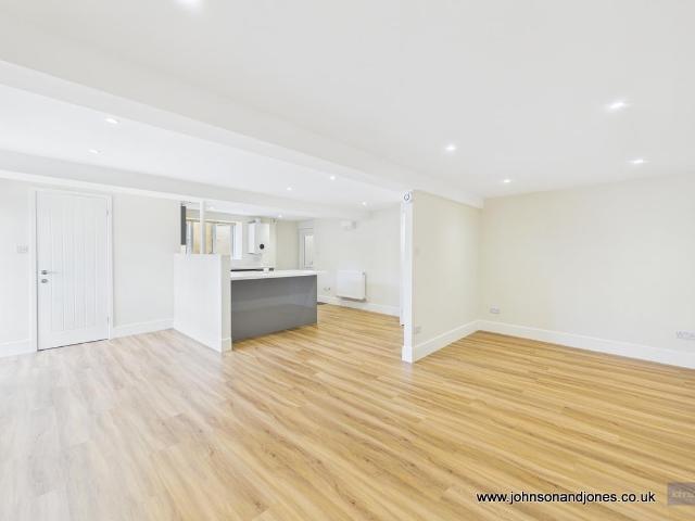 Flat for rent in Littleton, Spelthorne