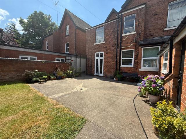 Flat for rent in Potters Corner, East Midlands