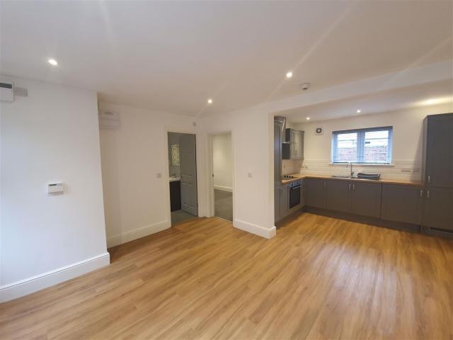 Flat for rent in Potters Corner, East Midlands