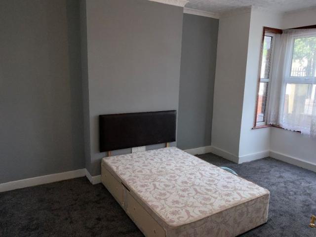 Flat for rent in Little Ilford, Greater London
