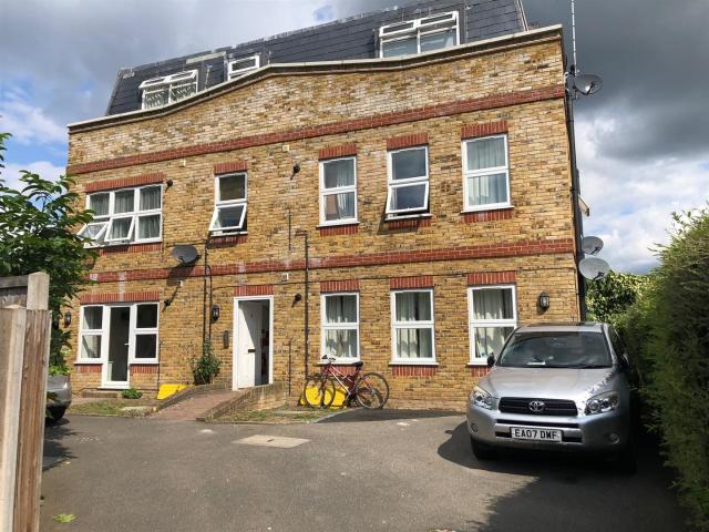 Flat for rent in New Malden, Greater London
