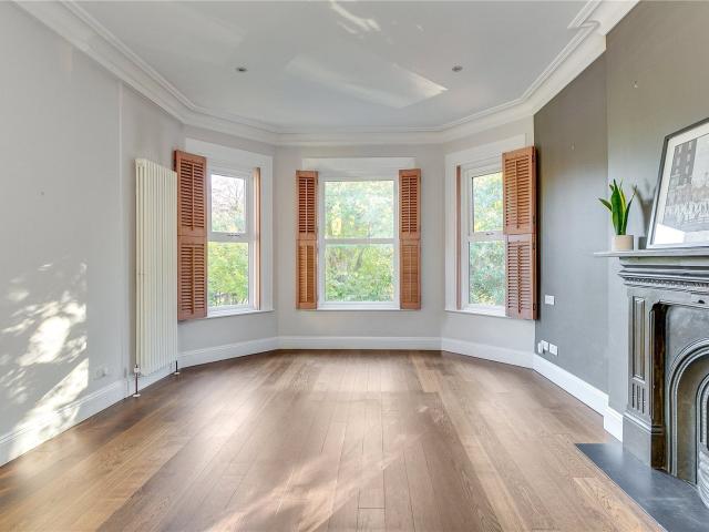 Flat for rent in Brondesbury Park, Greater London