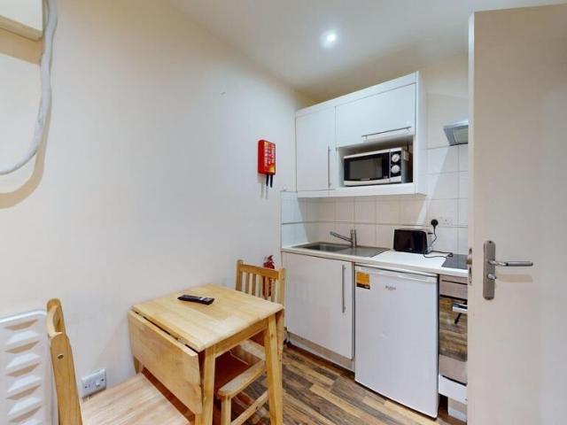 Flat for rent in London Borough of Brent, Greater London