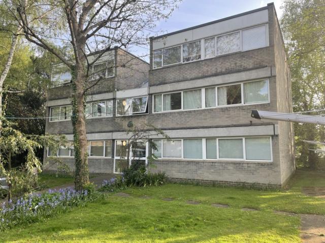 Flat for rent in Stoneleigh, Ewell