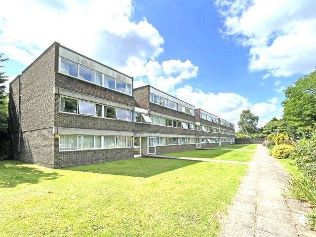 Flat for rent in Stoneleigh, Ewell