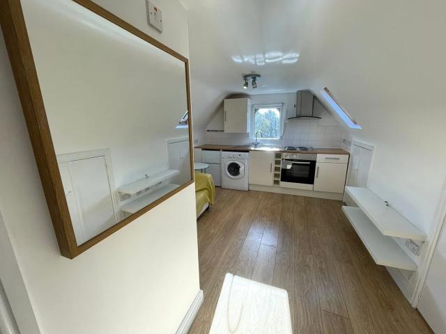 Flat for rent in Woodford Bridge, Greater London