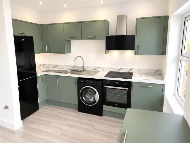 Flat for rent in Chingford Mount, Greater London