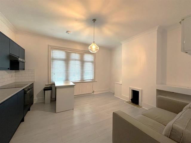 Flat for rent in South Chingford, Highams Park