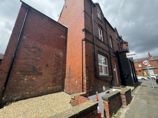 Flat for rent in Middlebrook, Bolton