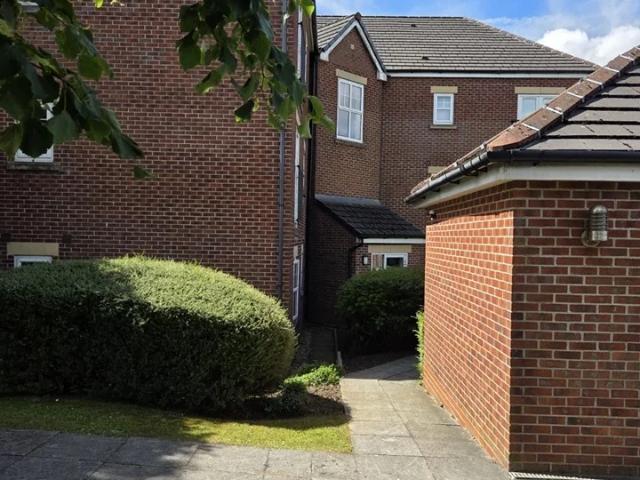 Flat for rent in Middlebrook, Lee Bank