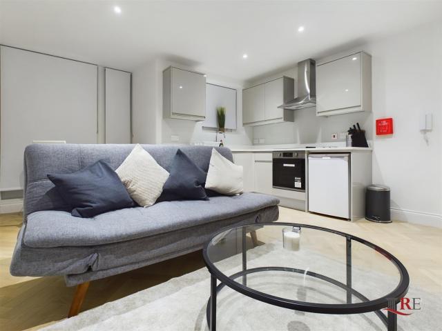Flat for rent in Brondesbury Park, Greater London