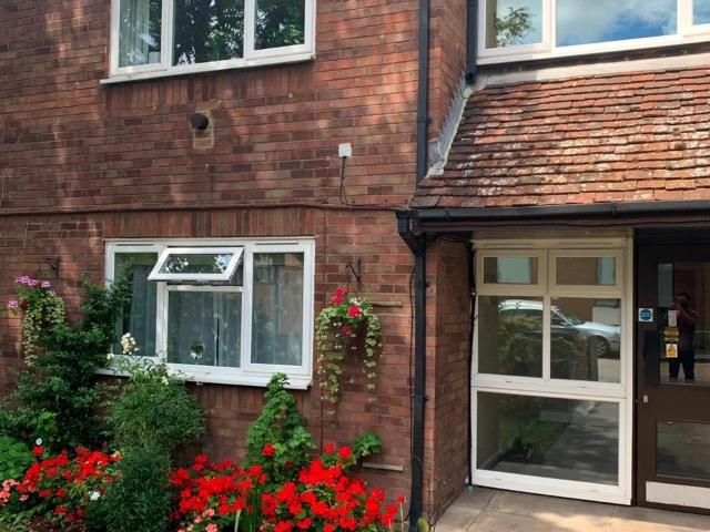 Flat for rent in London Borough of Merton, Collier's Wood