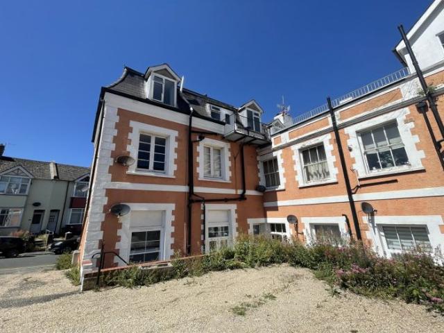 Flat for rent in Mount Pleasant, Iford
