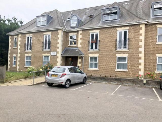 Flat for rent in Mount Pleasant, Iford