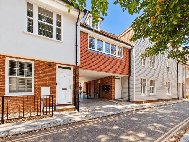 Flat for rent in Shalmsford Street, Canterbury