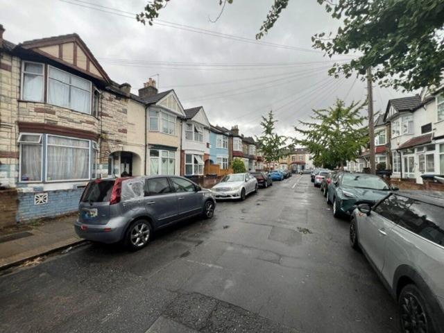 Flat for rent in Lower Edmonton, Greater London
