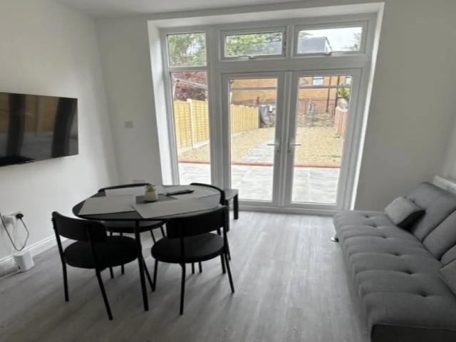 Flat for rent in Lower Edmonton, Edmonton