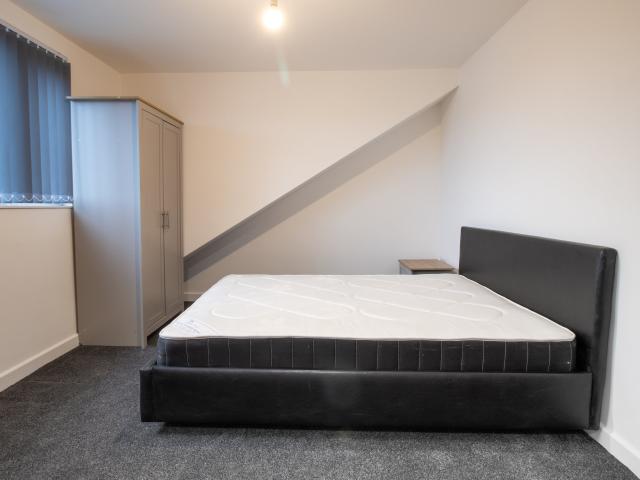 Flat for rent in Austhorpe, West Yorkshire