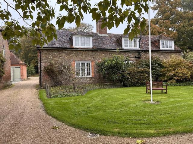 Flat for rent in Peasmarsh, Rother