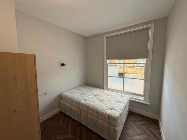 Flat for rent in London Borough of Hillingdon, Greater London