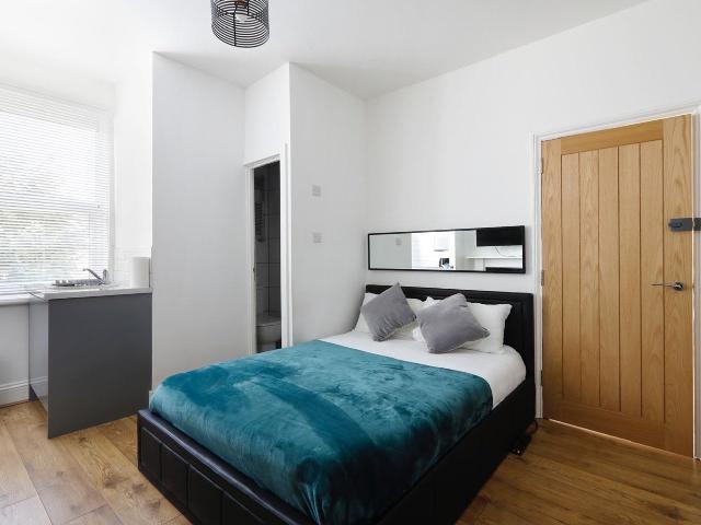 Flat for rent in Aldrington