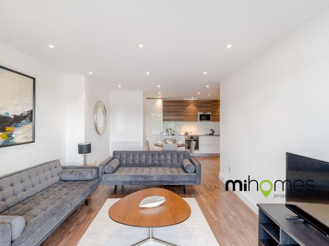 Flat for rent in Batchworth