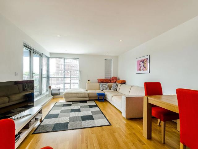 Flat for rent in Horsell, Woking