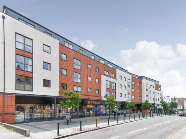 Flat for rent in Woodcote, Epsom