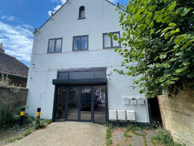 Flat for rent in Market Place, Barholm