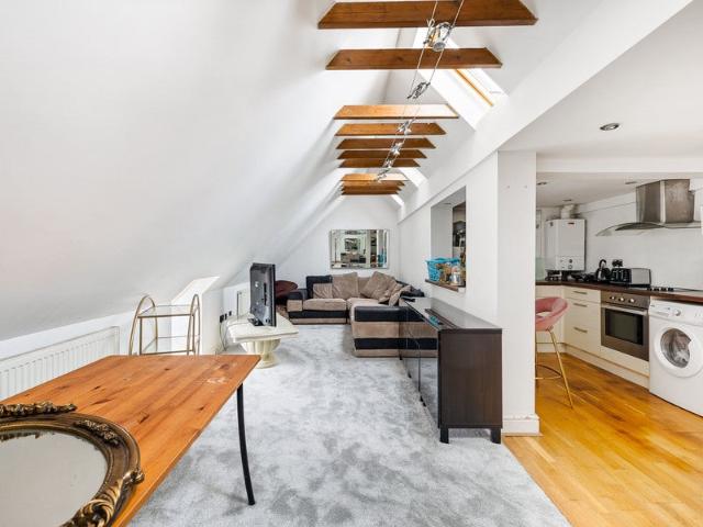 Flat for rent in Reigate, Reigate and Banstead