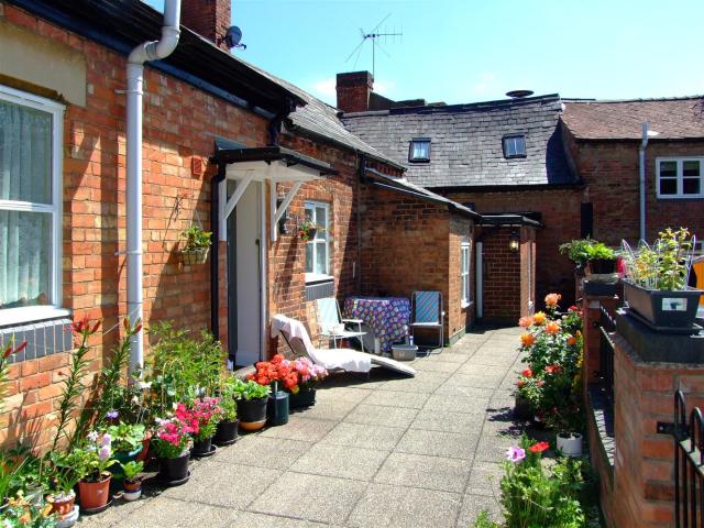 Flat for rent in New Bilton