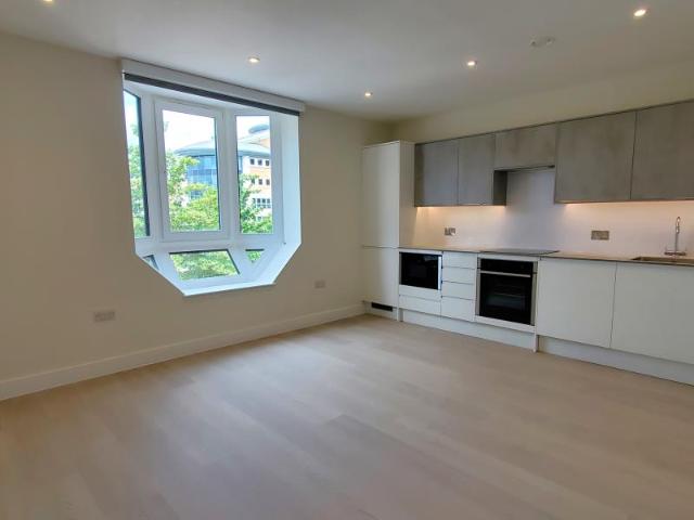 Flat for rent in Horsell, Woking