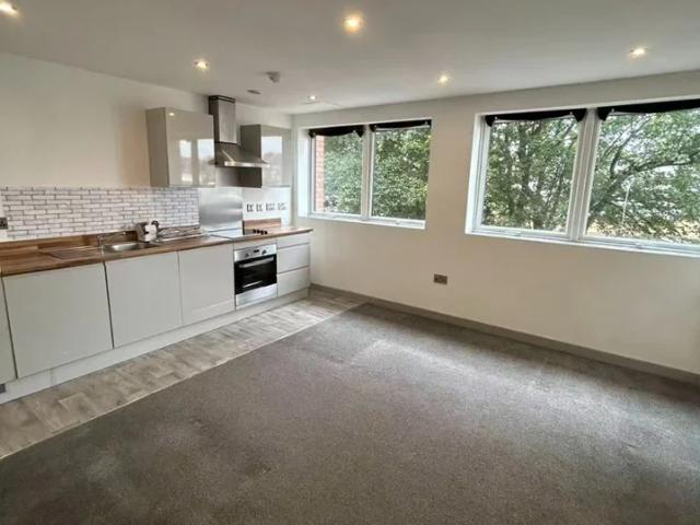 Flat for rent in Goldthorn Hill, West Midlands
