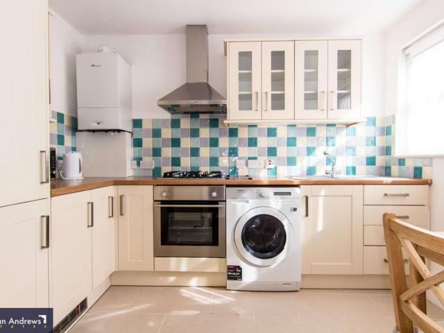 Flat for rent in London Borough of Ealing, Greater London
