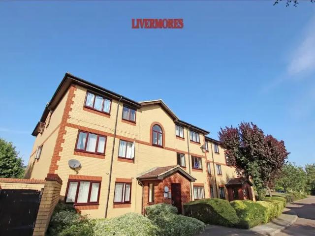 Flat for rent in Fleet Estate, Monks Orchard