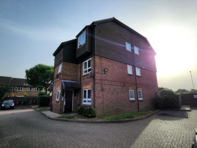 Flat for rent in Cippenham, Slough