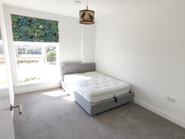 Flat for rent in Lampton, Greater London