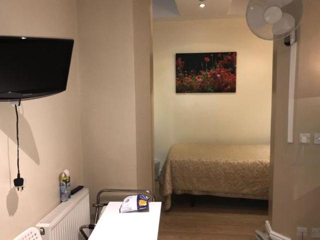 Flat for rent in Royal Borough of Kensington and Chelsea, Greater London