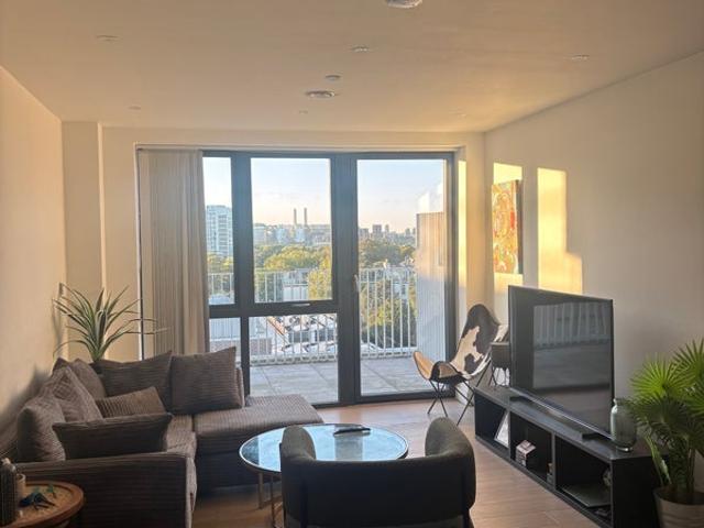 Flat for rent in Stockwell, Greater London