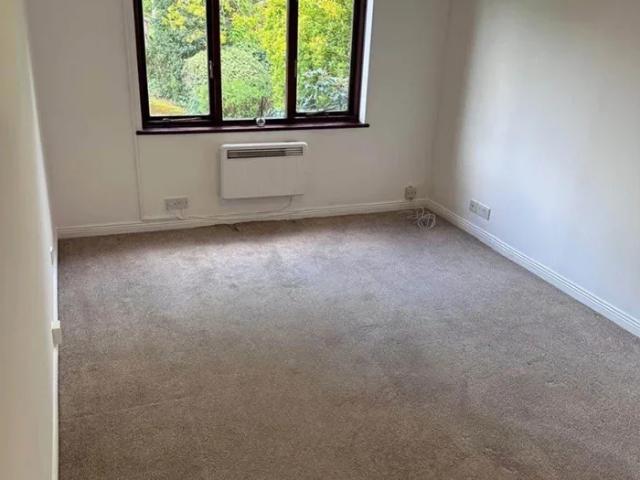 Flat for rent in Mount Hermon, Woking