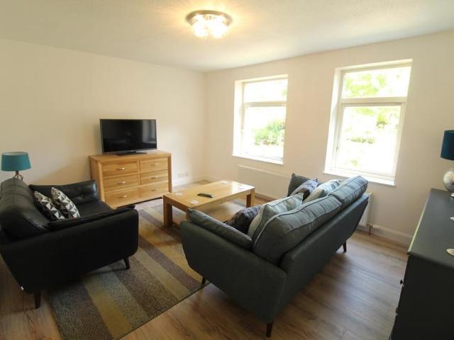 Flat for rent in Farsley, Leeds