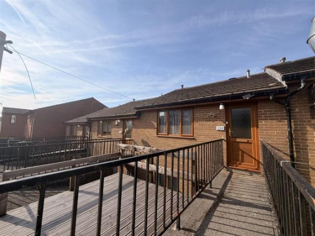 Flat for rent in Claremount, Halifax