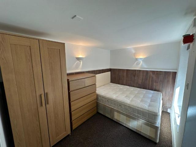 Flat for rent in Manor Park, Greater London