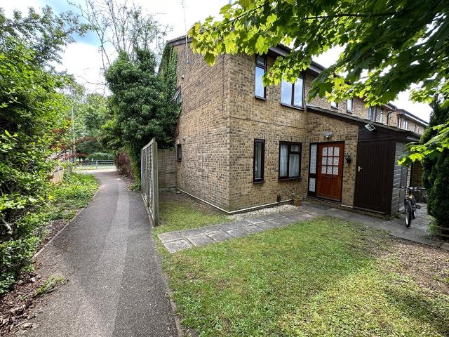 Flat for rent in Peachcroft, Dromore