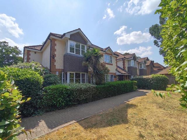 Flat for rent in Fleet, Hart