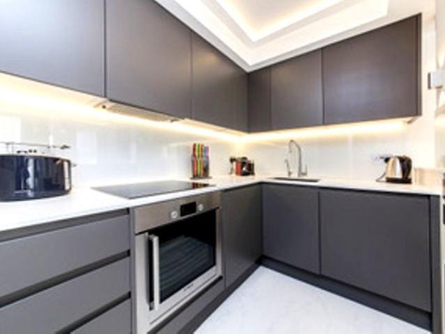 Flat for rent in North Kensington, Greater London
