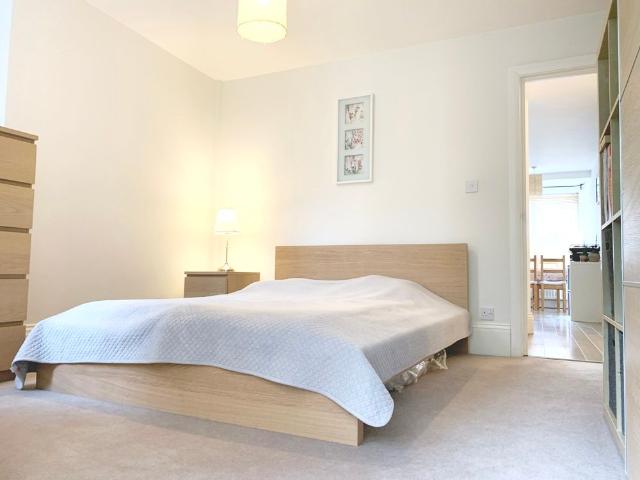 Flat for rent in North Kensington, Greater London